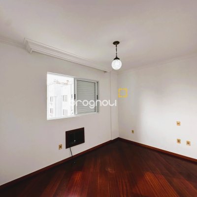 Apartamento com 114m², 3 quartos (sendo 1 suíte), 1 garagem, no bairro Estreito em Florianópolis
