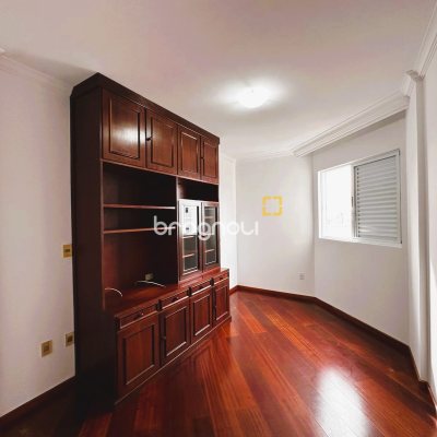 Apartamento com 114m², 3 quartos (sendo 1 suíte), 1 garagem, no bairro Estreito em Florianópolis