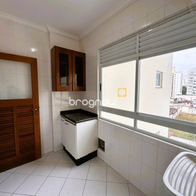 Apartamento com 114m², 3 quartos (sendo 1 suíte), 1 garagem, no bairro Estreito em Florianópolis