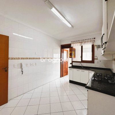 Apartamento com 114m², 3 quartos (sendo 1 suíte), 1 garagem, no bairro Estreito em Florianópolis