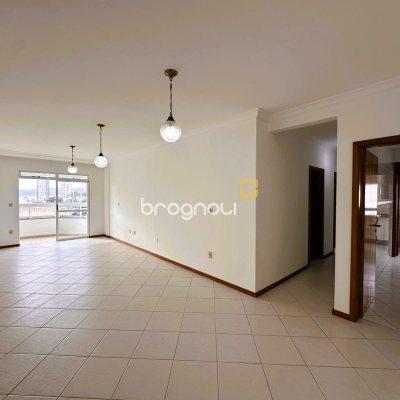 Apartamento com 114m², 3 quartos (sendo 1 suíte), 1 garagem, no bairro Estreito em Florianópolis