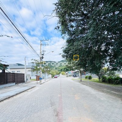 Casa com 125m², 2 quartos (sendo 2 suítes), 1 garagem, no bairro Ribeirão da Ilha em Florianópolis