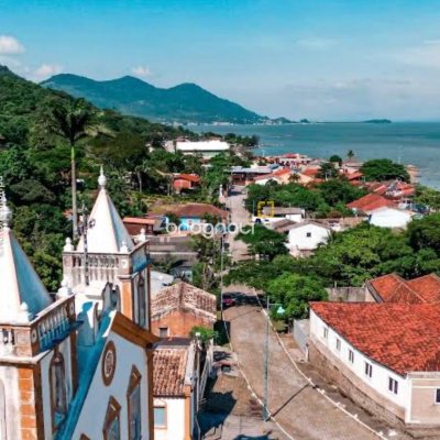 Casa com 136m², 2 quartos (sendo 2 suítes), 1 garagem, no bairro Ribeirão da Ilha em Florianópolis