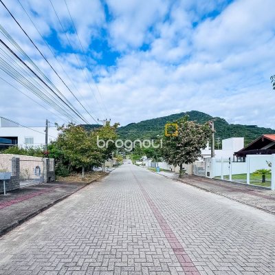 Casa com 136m², 2 quartos (sendo 2 suítes), 1 garagem, no bairro Ribeirão da Ilha em Florianópolis