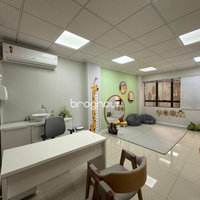 Sala com 37m², 1 garagem, no bairro Itacorubi em Florianópolis