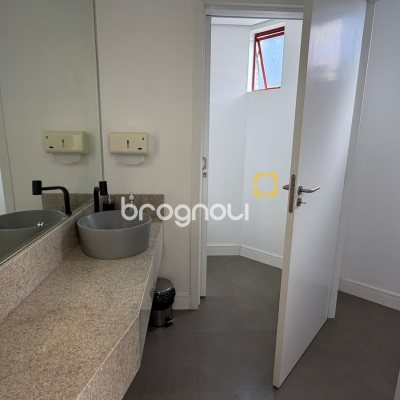 Apartamento com 75m², 2 quartos (sendo 1 suíte), 1 garagem, no bairro Praia Brava em Florianópolis