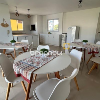 Apartamento com 63m², 2 quartos (sendo 1 suíte), 2 garagens, no bairro Pântano do Sul em Florianópolis