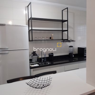 Apartamento com 57m², 2 quartos (sendo 1 suíte), 1 garagem, no bairro São João do Rio Vermelho em Florianópolis