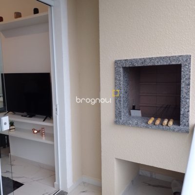 Apartamento com 57m², 2 quartos (sendo 1 suíte), 1 garagem, no bairro São João do Rio Vermelho em Florianópolis