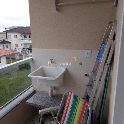 Apartamento com 57m², 2 quartos (sendo 1 suíte), 1 garagem, no bairro São João do Rio Vermelho em Florianópolis