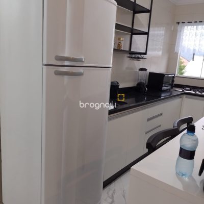 Apartamento com 57m², 2 quartos (sendo 1 suíte), 1 garagem, no bairro São João do Rio Vermelho em Florianópolis