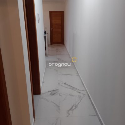 Apartamento com 57m², 2 quartos (sendo 1 suíte), 1 garagem, no bairro São João do Rio Vermelho em Florianópolis