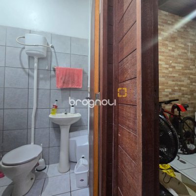 Casa com 79m², 2 quartos, 1 garagem, no bairro Centro em Florianópolis