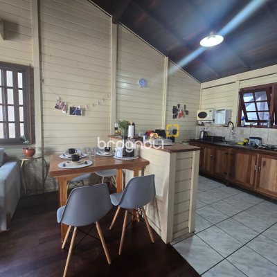 Casa com 79m², 2 quartos, 1 garagem, no bairro Centro em Florianópolis