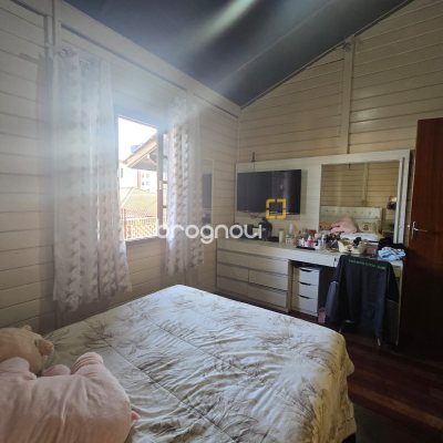 Casa com 79m², 2 quartos, 1 garagem, no bairro Centro em Florianópolis