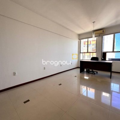 Sala com 25m², no bairro Centro em Florianópolis