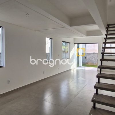 Casa com 103m², 3 quartos (sendo 2 suítes), 2 garagens, no bairro São João do Rio Vermelho em Florianópolis