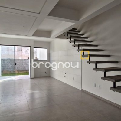 Casa com 103m², 3 quartos (sendo 2 suítes), 2 garagens, no bairro São João do Rio Vermelho em Florianópolis