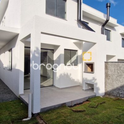 Casa com 103m², 3 quartos (sendo 2 suítes), 2 garagens, no bairro São João do Rio Vermelho em Florianópolis