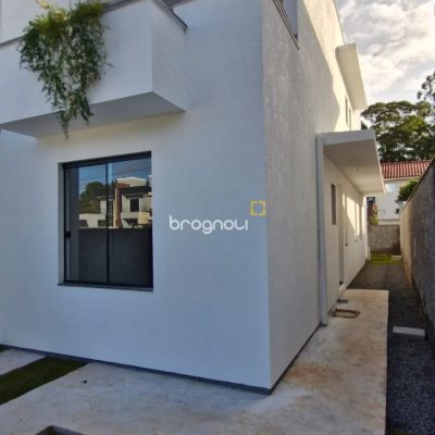 Casa com 103m², 3 quartos (sendo 2 suítes), 2 garagens, no bairro São João do Rio Vermelho em Florianópolis