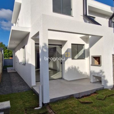 Casa com 103m², 3 quartos (sendo 2 suítes), 2 garagens, no bairro São João do Rio Vermelho em Florianópolis