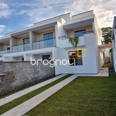 Casa com 103m², 3 quartos (sendo 2 suítes), 2 garagens, no bairro São João do Rio Vermelho em Florianópolis