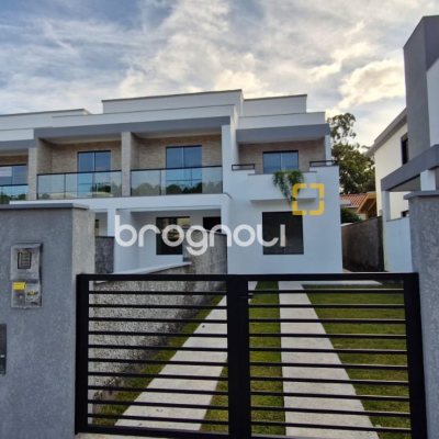 Casa com 103m², 3 quartos (sendo 2 suítes), 2 garagens, no bairro São João do Rio Vermelho em Florianópolis