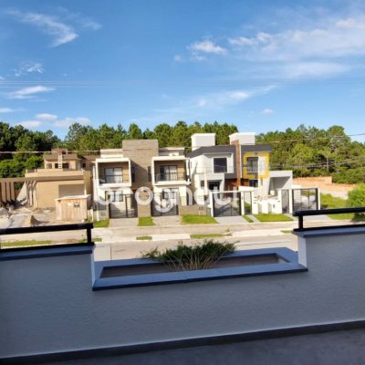 Casa com 103m², 3 quartos (sendo 2 suítes), 2 garagens, no bairro São João do Rio Vermelho em Florianópolis