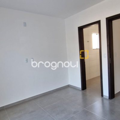 Casa com 103m², 3 quartos (sendo 2 suítes), 2 garagens, no bairro São João do Rio Vermelho em Florianópolis