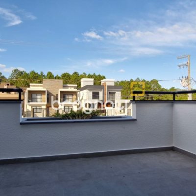 Casa com 103m², 3 quartos (sendo 2 suítes), 2 garagens, no bairro São João do Rio Vermelho em Florianópolis