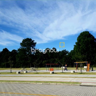 Casa com 103m², 3 quartos (sendo 2 suítes), 2 garagens, no bairro São João do Rio Vermelho em Florianópolis