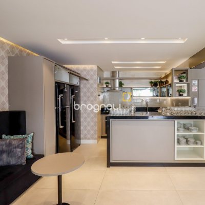 Apartamento com 109m², 3 quartos (sendo 1 suíte), 1 garagem, no bairro Centro em Florianópolis