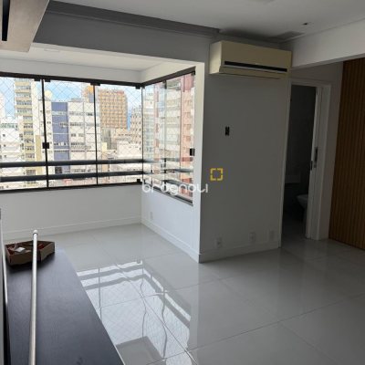 Apartamento com 109m², 3 quartos (sendo 1 suíte), 1 garagem, no bairro Centro em Florianópolis