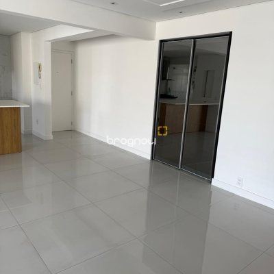 Apartamento com 109m², 3 quartos (sendo 1 suíte), 1 garagem, no bairro Centro em Florianópolis