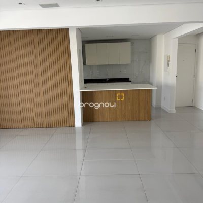Apartamento com 109m², 3 quartos (sendo 1 suíte), 1 garagem, no bairro Centro em Florianópolis