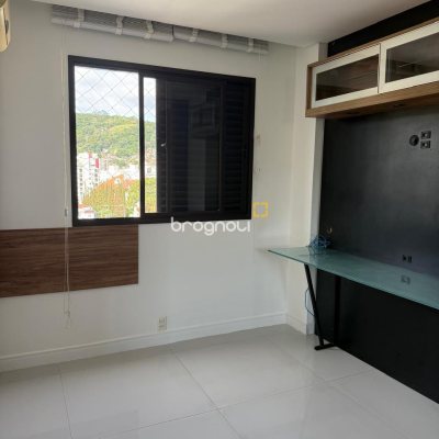 Apartamento com 109m², 3 quartos (sendo 1 suíte), 1 garagem, no bairro Centro em Florianópolis