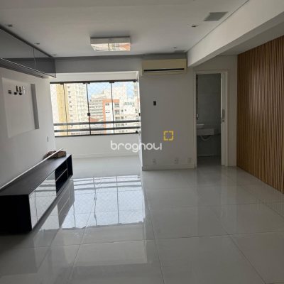 Apartamento com 109m², 3 quartos (sendo 1 suíte), 1 garagem, no bairro Centro em Florianópolis