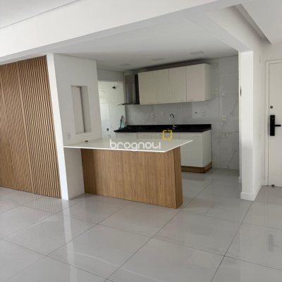 Apartamento com 109m², 3 quartos (sendo 1 suíte), 1 garagem, no bairro Centro em Florianópolis