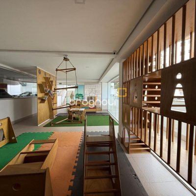 Apartamento com 109m², 4 quartos (sendo 1 suíte), 2 garagens, no bairro João Paulo em Florianópolis