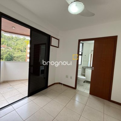 Apartamento com 109m², 4 quartos (sendo 1 suíte), 2 garagens, no bairro João Paulo em Florianópolis