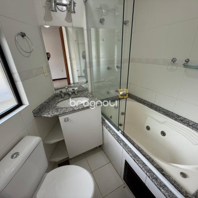 Apartamento com 109m², 4 quartos (sendo 1 suíte), 2 garagens, no bairro João Paulo em Florianópolis