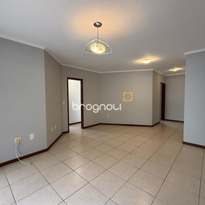 Apartamento com 109m², 4 quartos (sendo 1 suíte), 2 garagens, no bairro João Paulo em Florianópolis