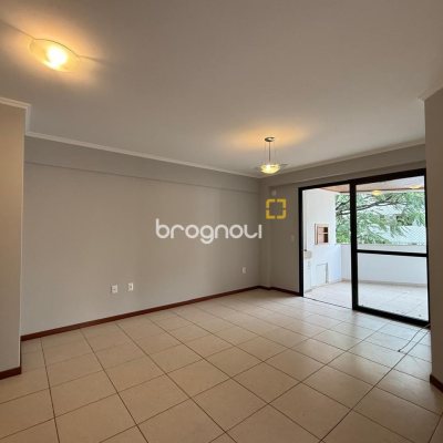 Apartamento com 109m², 4 quartos (sendo 1 suíte), 2 garagens, no bairro João Paulo em Florianópolis