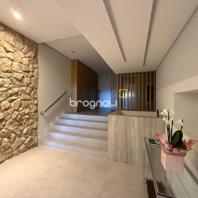 Apartamento com 109m², 4 quartos (sendo 1 suíte), 2 garagens, no bairro João Paulo em Florianópolis