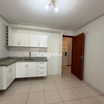 Apartamento com 109m², 4 quartos (sendo 1 suíte), 2 garagens, no bairro João Paulo em Florianópolis