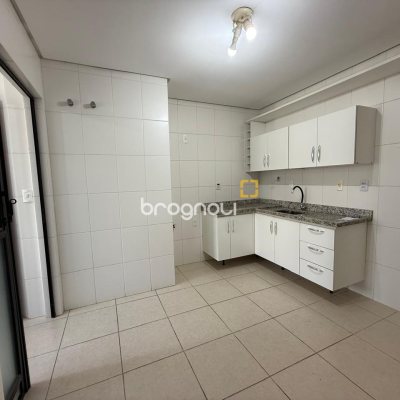 Apartamento com 109m², 4 quartos (sendo 1 suíte), 2 garagens, no bairro João Paulo em Florianópolis