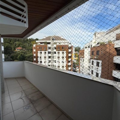 Apartamento com 109m², 4 quartos (sendo 1 suíte), 2 garagens, no bairro João Paulo em Florianópolis
