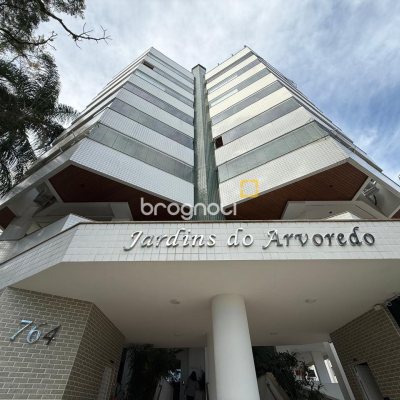 Apartamento com 109m², 4 quartos (sendo 1 suíte), 2 garagens, no bairro João Paulo em Florianópolis