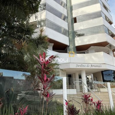 Apartamento com 109m², 4 quartos (sendo 1 suíte), 2 garagens, no bairro João Paulo em Florianópolis