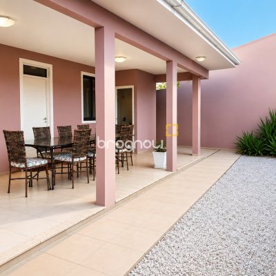 Casa com 230m², 3 quartos (sendo 1 suíte), 2 garagens, no bairro Barreiros em São José
